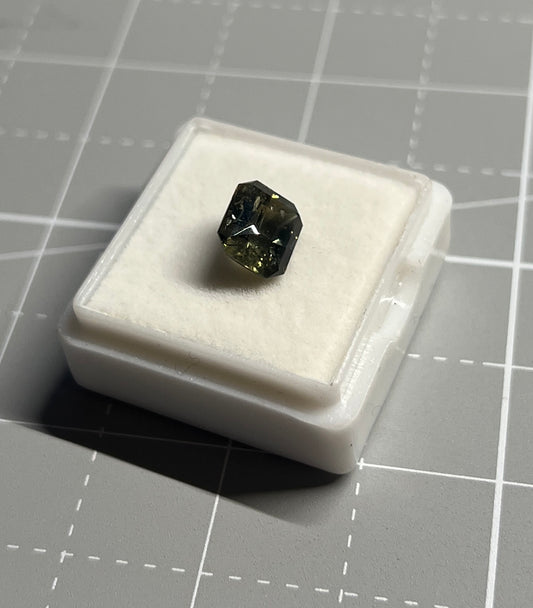 3.21 ct Moss Green Bicolor Umba Sapphire